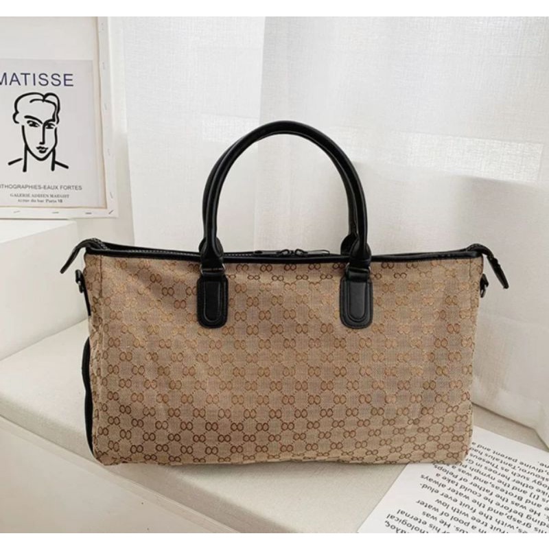 DDB61133Tas Wanita Import Tote Serba Guna GucciPrice : IDR 125.000Tersedia Warna BrownOriginal : Chi
