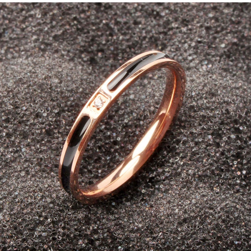 (COD) Cincin Couple Titanium Anti Karat Aksen Berlian Imitasi untuk Pria / Wanita