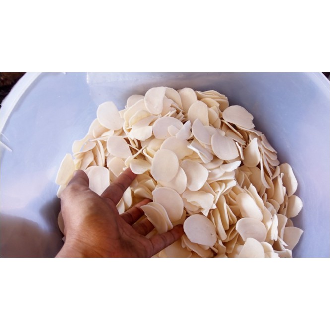 

Kerupuk Udang " 1000 BERKAH " Warna Putih ( @ 500 Gram ).