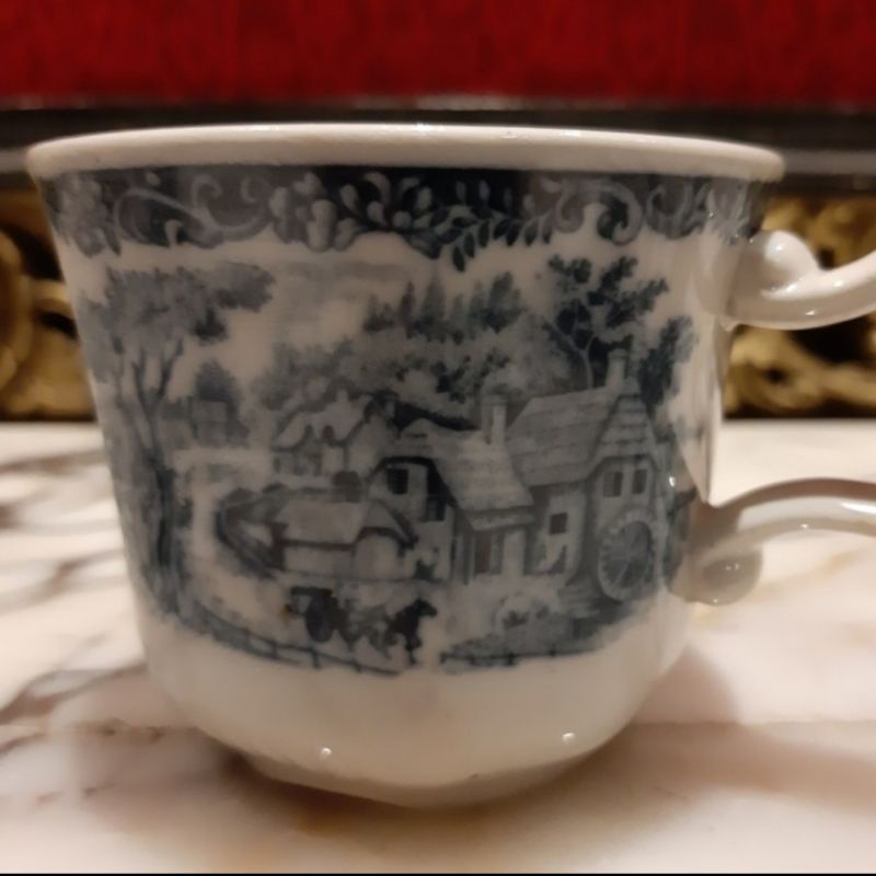 Cangkir Keramik Motif Pedesaan Eropa