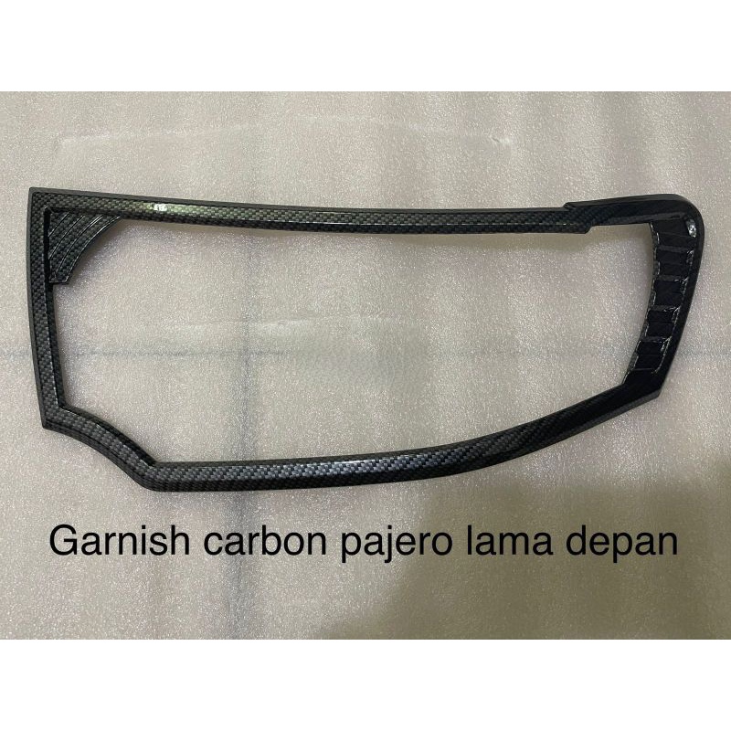 Garnish lampu depan carbon Pajero lama 2010 - 2015.