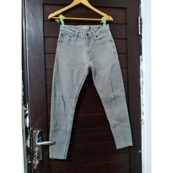 Nevada jeans 883.second branded pakaian wanita.preloved celana jeans remaja
