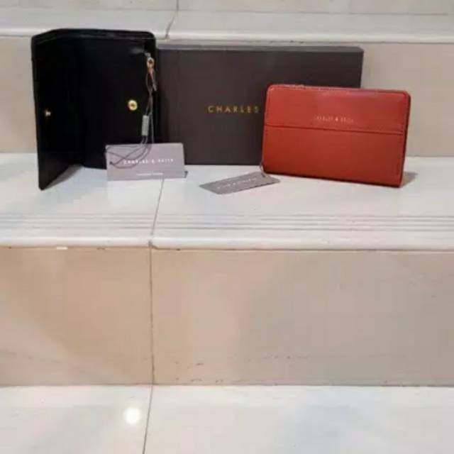 Dompet Charles and Keith Ori