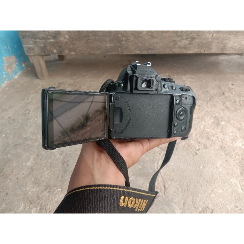 Nikon D5100 BEKAS + Flash Nissin