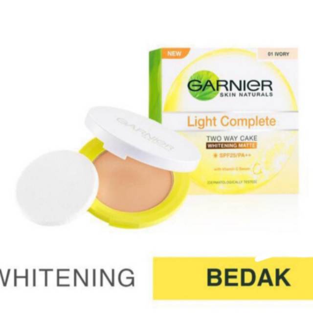 GARNIER LIGHT COMPLETE TWO WAY CAKE (IVORY, SAND, NATURAL)