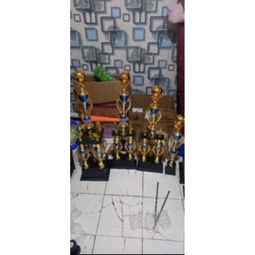 trophy piala 1 set juara 1234 ( kaki 4,kaki 2,kaki 2,kaki 1)