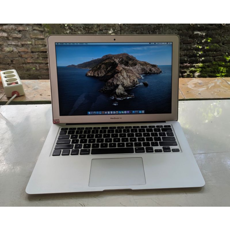 Macbook Air 2015 13 inch mulus banget baterai 7 jam