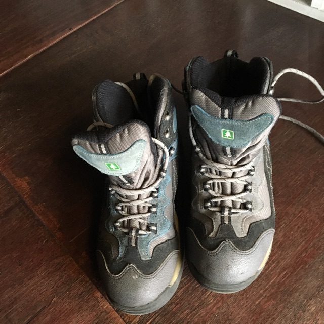 Sepatu gunung wanita consina