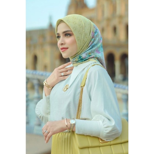 Buttonscarves Sevilla Series