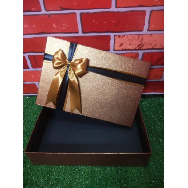 

kotak kado premium 35 x 25 x 8cm