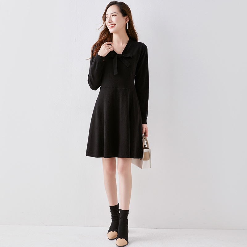 【Elegant】V-neck Loose Fitting Hang Stripe Lembut Knit Midi Dress 2328