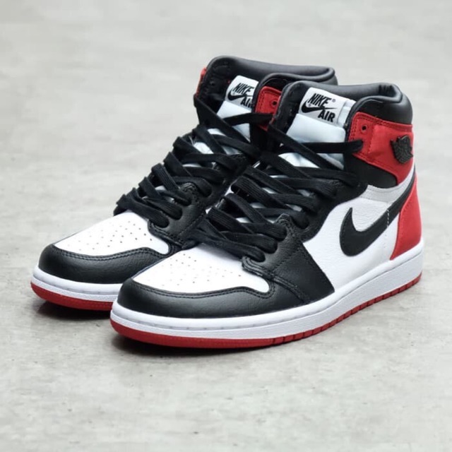 SEPATU NIKE AIR JORDAN 1 RETRO HIGH SATIN BLACK TOE (W) AUTHENTIC - 38