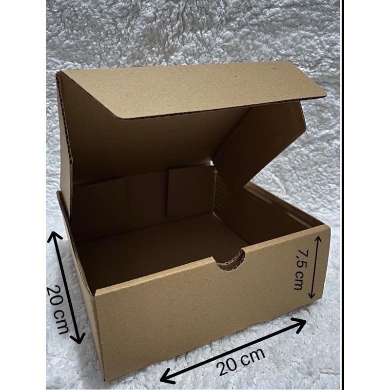 

KARDUS / BOX PIZZA / KUE / BROWNIES UK. 20x20x7.5cm