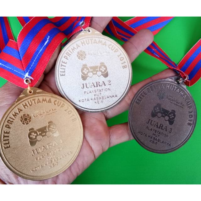 MEDALI LOGAM - LOGAM KUNINGAN - EMBOS - HURUF TIMBUL - WISUDA - FUTSAL - BADMINTON