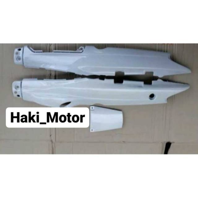 BODY BELAKANG VEGA R LAMA PUTIH