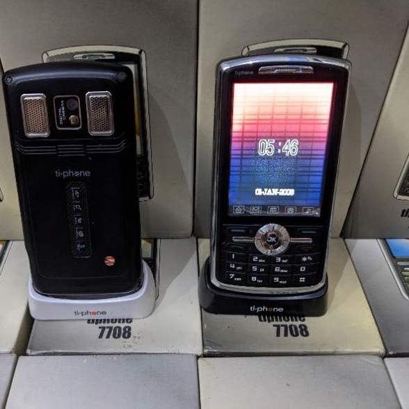 Handphone Layar sentuh dan TV Ti.phone 7708