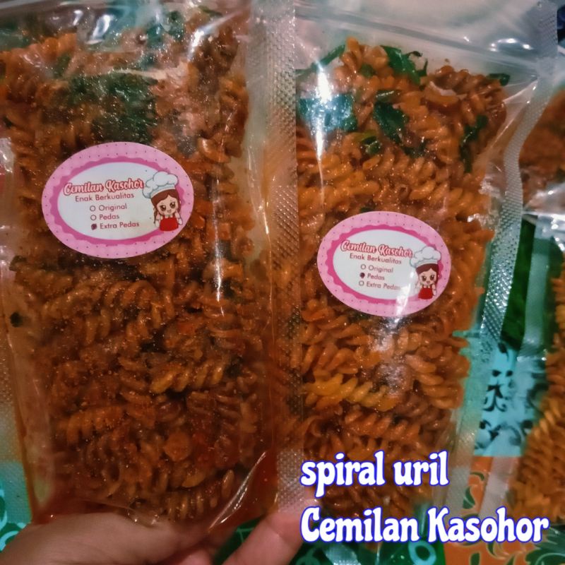 

cemilan kerupuk, spiral seblak rempah daun jeruk