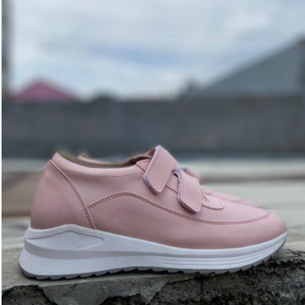 HELLENA - SEPATU WANITA SNEAKERS PUTIH PEACH IVORY TANPA TALI BEST SELLER KODE LEON SOLE RINGAN-4