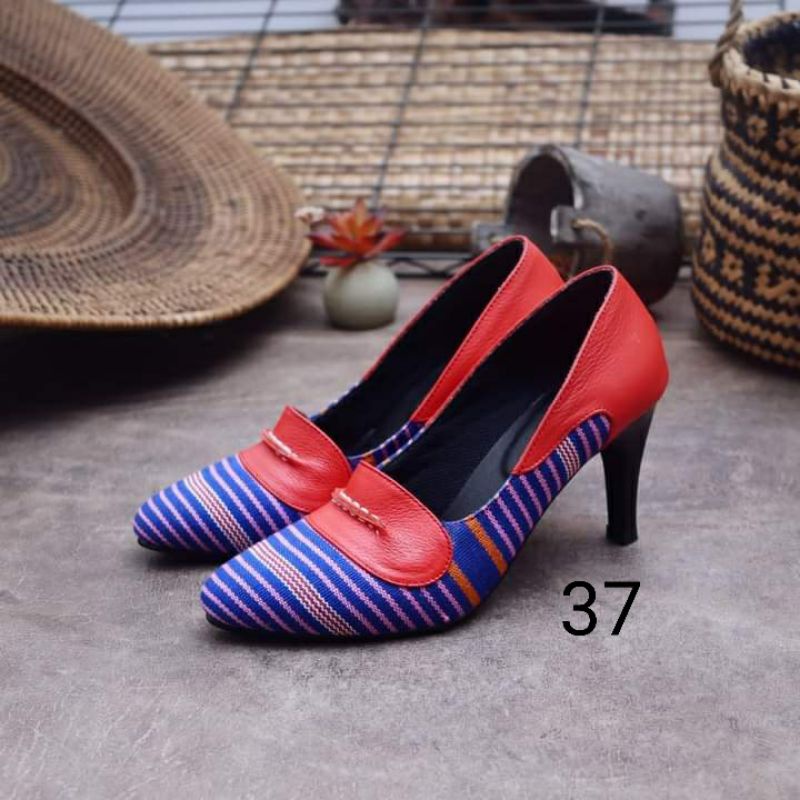 HEELS 7 CM, HEELS TENUN NTT, HEELS ETNIK, SEPATU ETNIK, SEPATU TENUN NTT,  SEPATU HANDMADE KULIT