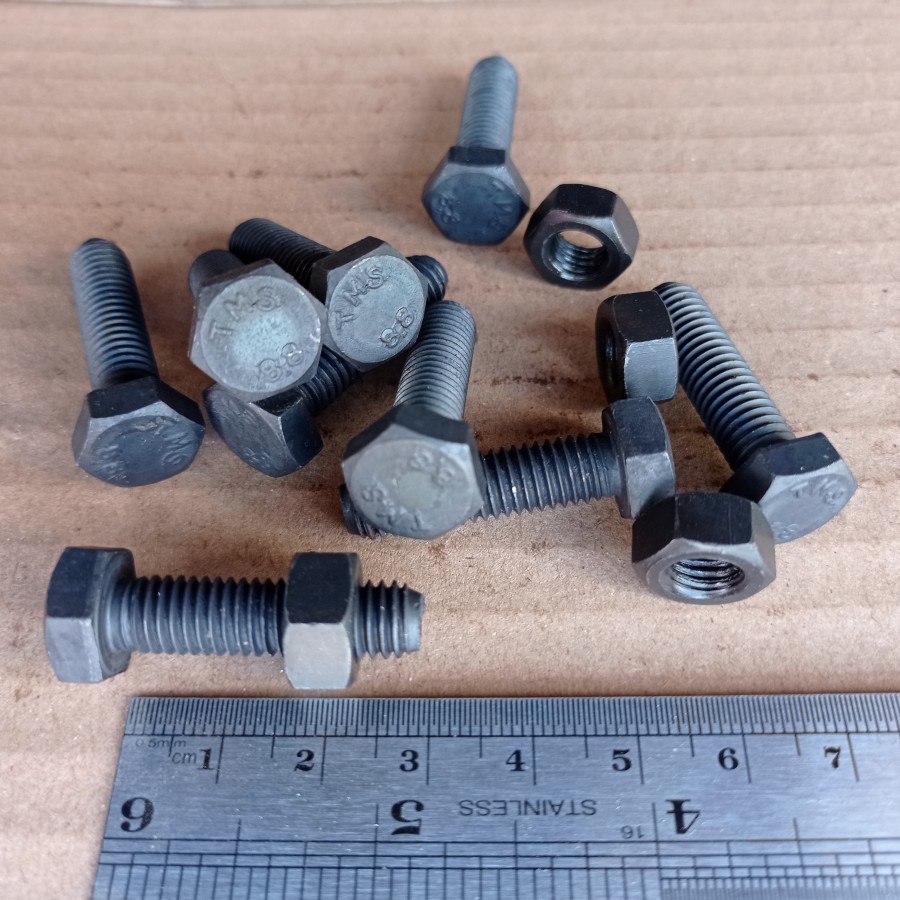 BAUT HEXAGON BAJA HTB 8.8 M8 X 30 / PANJANG 3CM / BAUT BAJA M8 X 30 HITAM / BAUT M8X30 BAJA / BAUT 1
