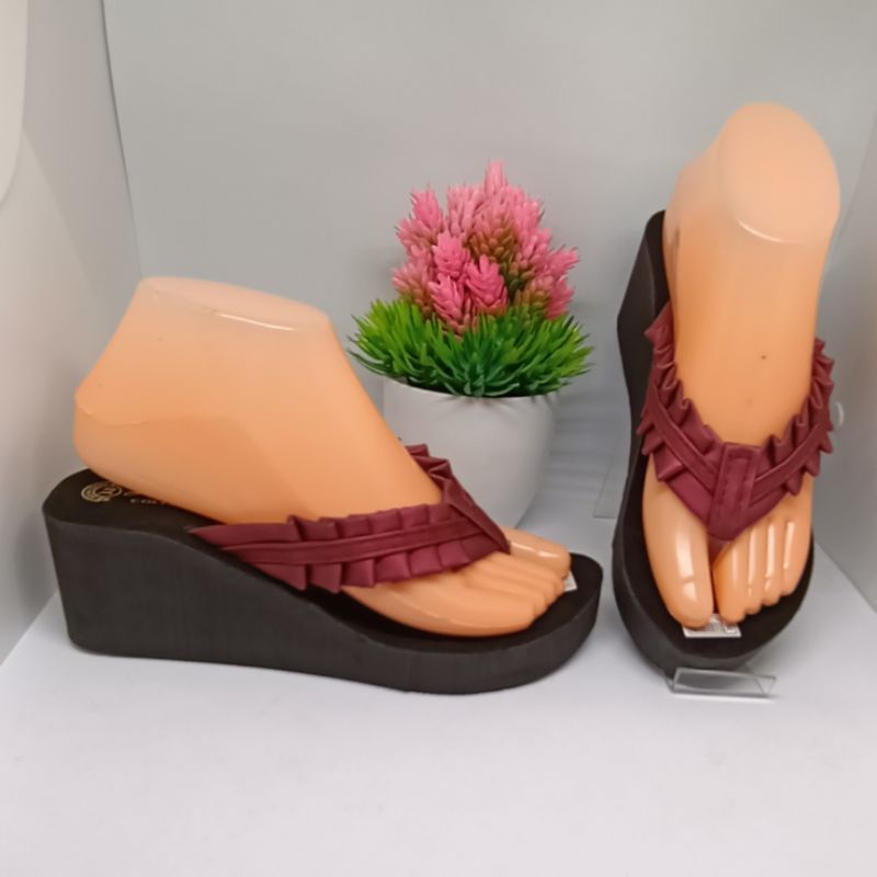 Sandal Wedges Jepit Kasual kerut 8