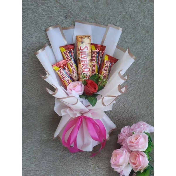 

BUKET VALENTIN SILVERQUEN + BENG BENG TERMURAH