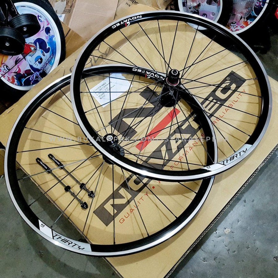 READY Wheelset roadbike 700c NOVATEC THIRTY 30 BLACK support 8 - 11sp speed super ringan murah