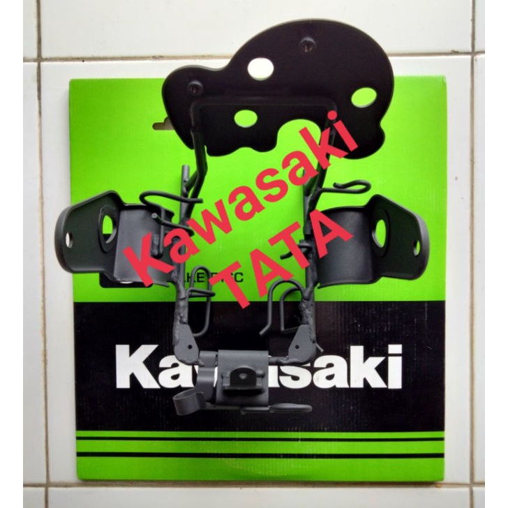 Braket lampu depan W175. Original Kawasaki.