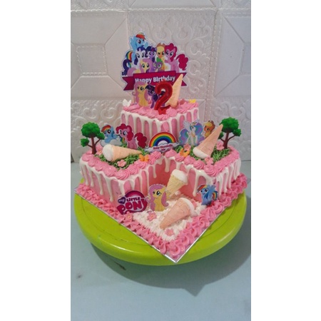 

Cake Ultah Tingkat Sudut Kuda Pony / Cake Coklat/ Cake diamter 22cm