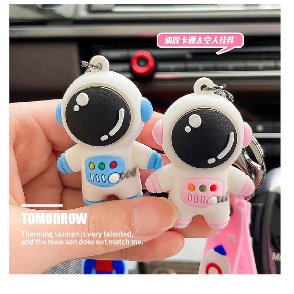 【COD Tangding】1PC Creative Astronaut Astronaut Doll Key Chain Girl Hair Ball Backpack Pendant Lovers Doll Pendant Small Gift