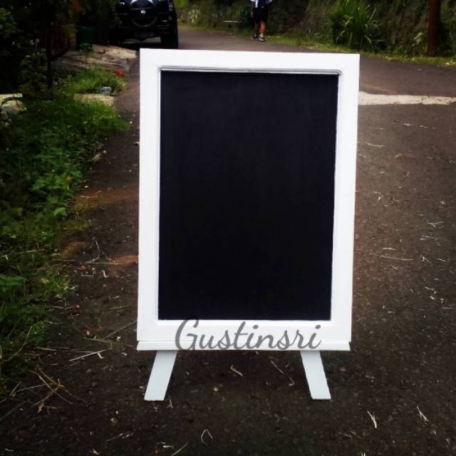 

PAPAN TULIS KAPUR + STANDING TRIPOT PAPAN MENU CAFE PAPAN BOARD KAKI KAYU PENYANGGA DEKORASI PESTA