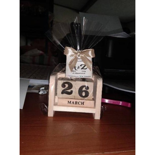 

TERDEPAN Souvenir kalender abadi