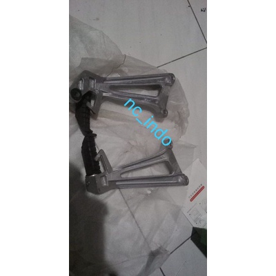 footstep belakang pijakan kaki belakang boncenger cbr 150t old thailand cbr old 150 cbu karbu
