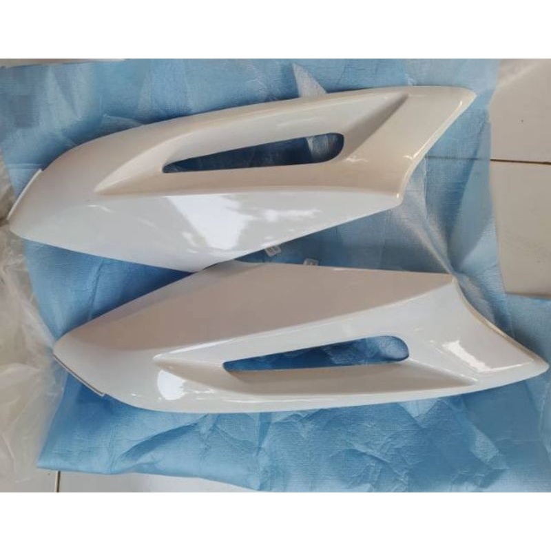 Cover body sayap atas blade lama old putih