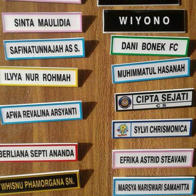 

Name tag akrilik peniti