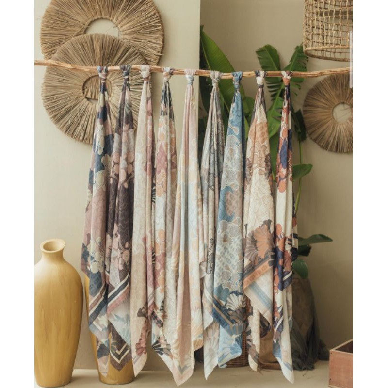 Bali scarf wearing klamby