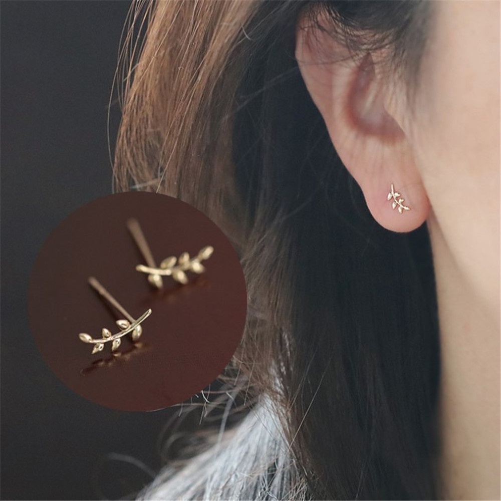 1 Pasang Anting Pejantan Korea Temperamen Mini Emas Cabang Zaitun untuk Wanita