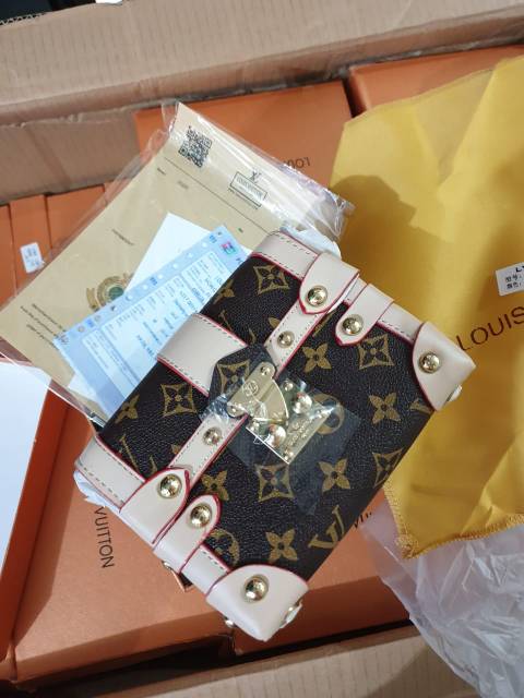 Tas Lv kotak mini semprem uk. 16 x 9 x 12 (Free box , dustbag Lv ,Receipt HK)