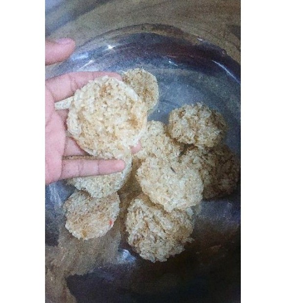 

rengginang, mentah(1kg)(hitam/putih)isi±45keping