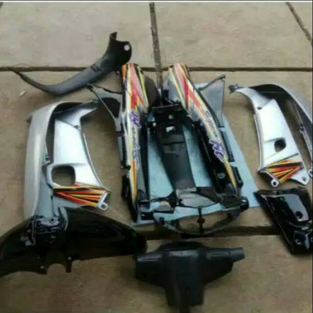 Full body Alus kasar Honda supra fit Lama warna silver bersetrip