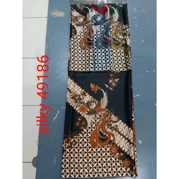 KAIN BATIK SEMI SUTRA SILKY BAHAN HALUS ADEM NYAMAN DAN JATUH PANJANG HARGA PER 1 METER DISTRO  Peka