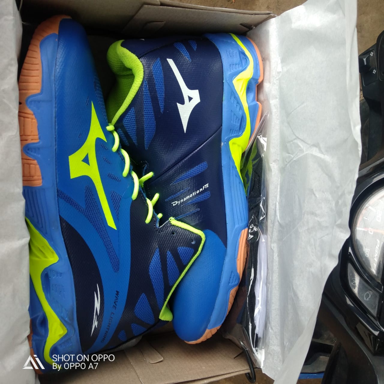  sepatu  voli MIZUNO WAVE LIGHTNING Z sepatu  volly  mizuno 