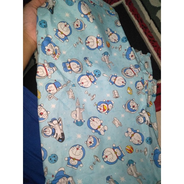 Preloved cukin gendongan bayi kain jarik motif doraemon bekas pakai