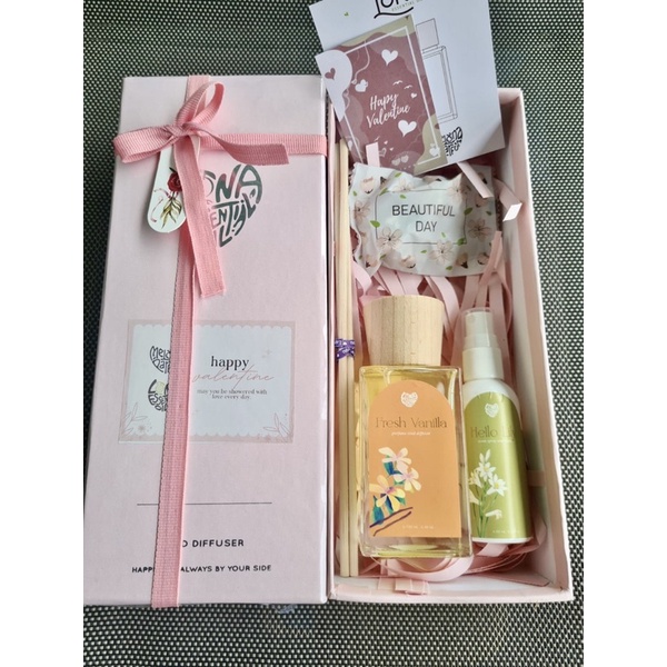 

Happy Valentine Hampers