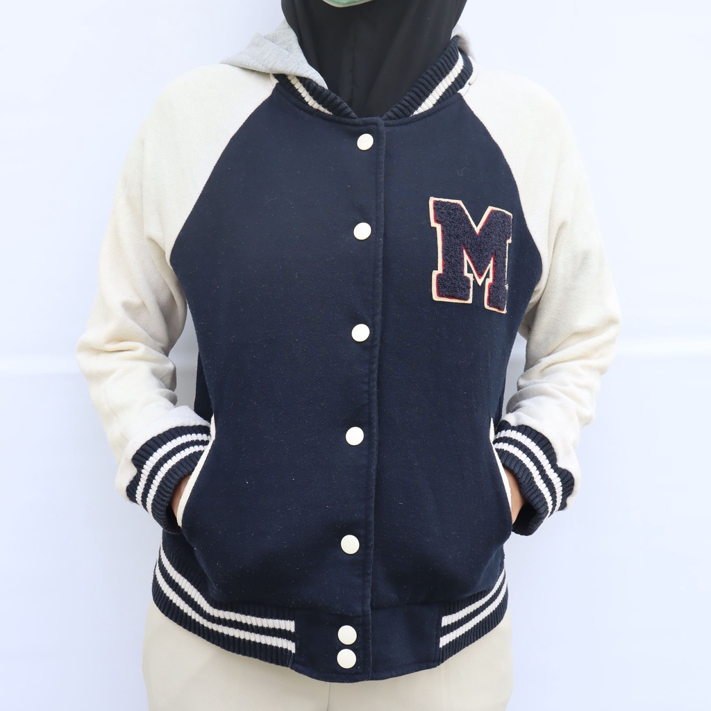 THRIFT HOODIE SECOND BRANDED ORIGINAL / HOODIE BRAND / HOODIE SECOND / HOODIE OVERSIZE / HOODIE GEMO