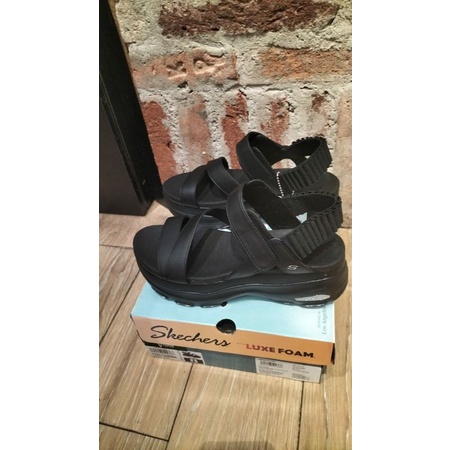 SEPATU SANDAL WANITA  SKECHERS LUXE FOAM CLOUD ULTRA SN119110