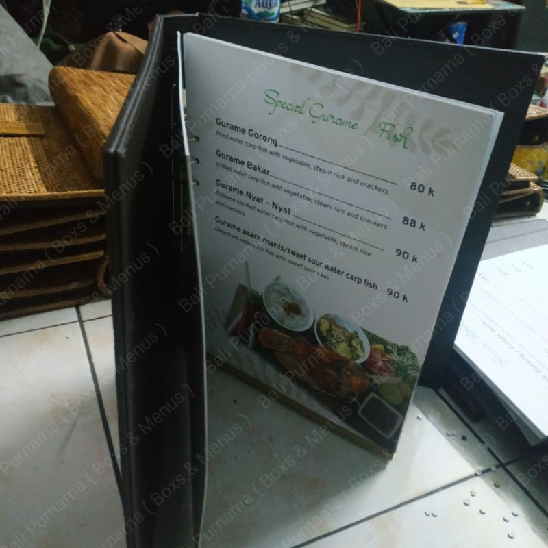 

COVER MENU RESTO VILLA CAFFE A4 BAHAN KULIT SINTETIS ISI RING JAHIT