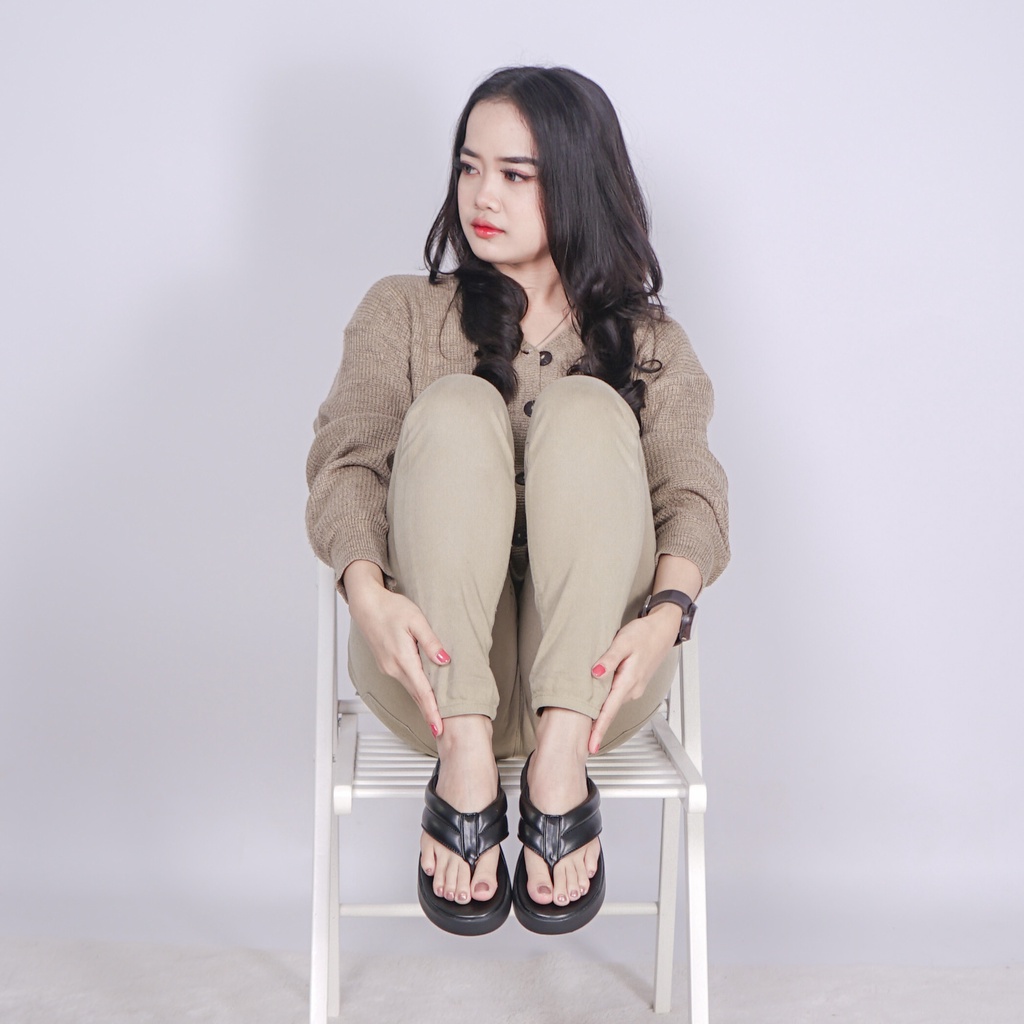 SARASARA YUK - Sandal Wanita Jepit Wedges Casual SARA SARA NORA Sendal Japit Cewek Platform Empuk Ringan Capit Tinggi 3cm  Size 36 37 38 39 40 Untuk Rumahan Warna Black Hitam Santai Premium Kekinian Terbaru Shoes Ori Original Mall Official Store