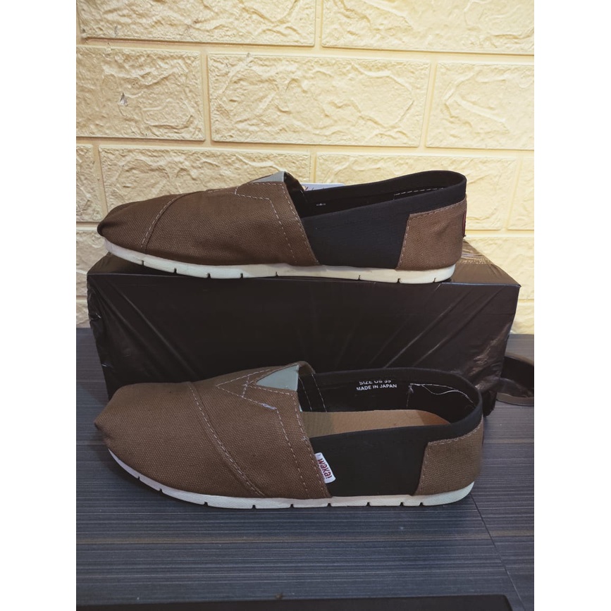 SEPATU WAKAI SLIP ON PRIA DAN WANITA COKLAT HITAM
