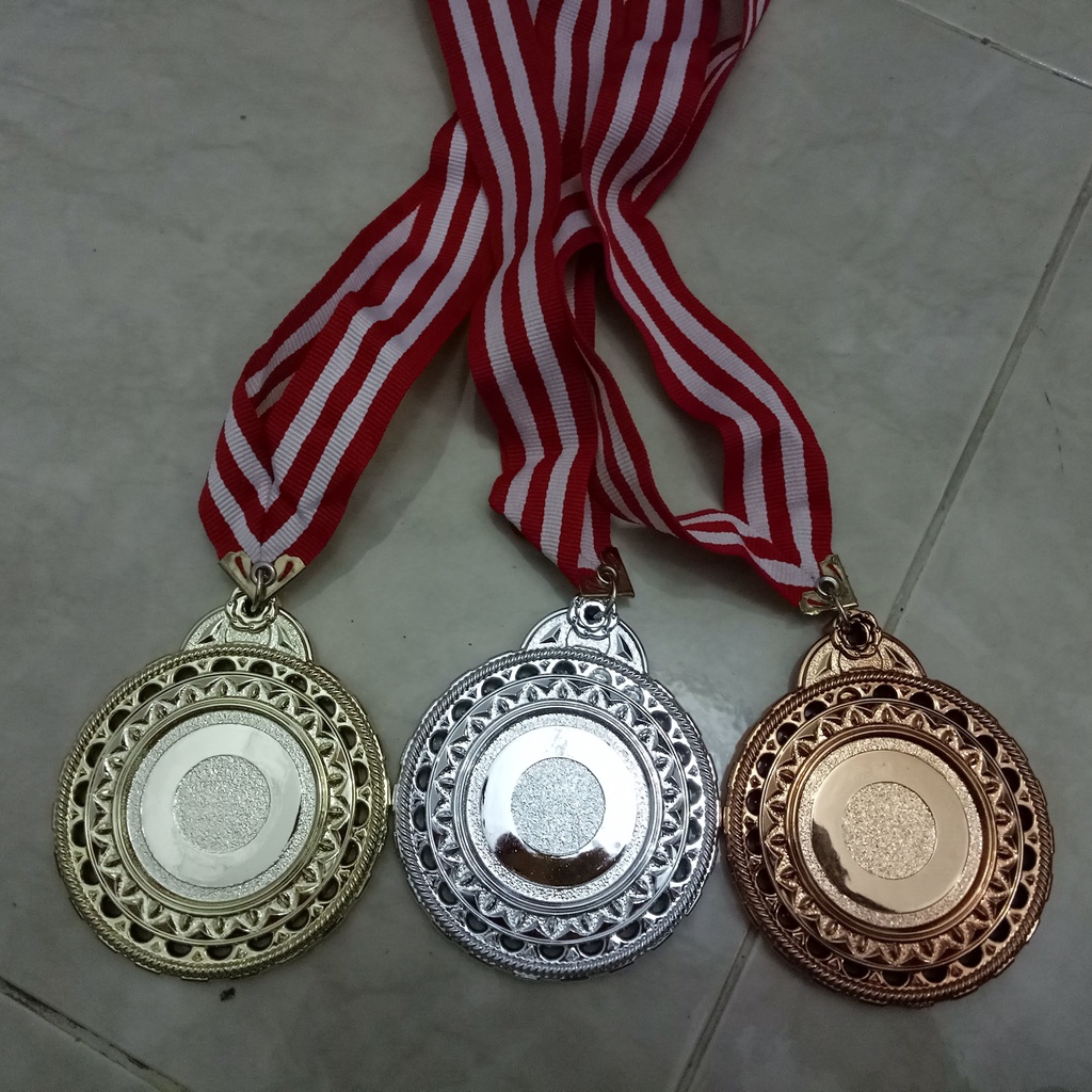 Medali Plastik Emas Perak Perungu